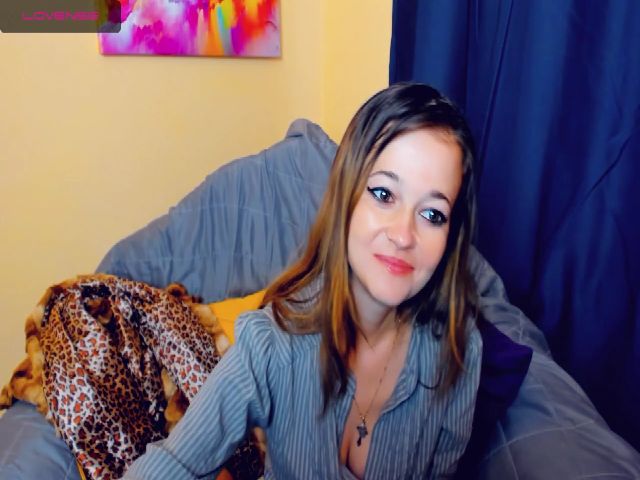 Live sex webcam photo for TinyKrisss #268806024