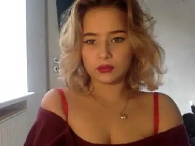 Live sex webcam photo for GraceXhoney #268810646