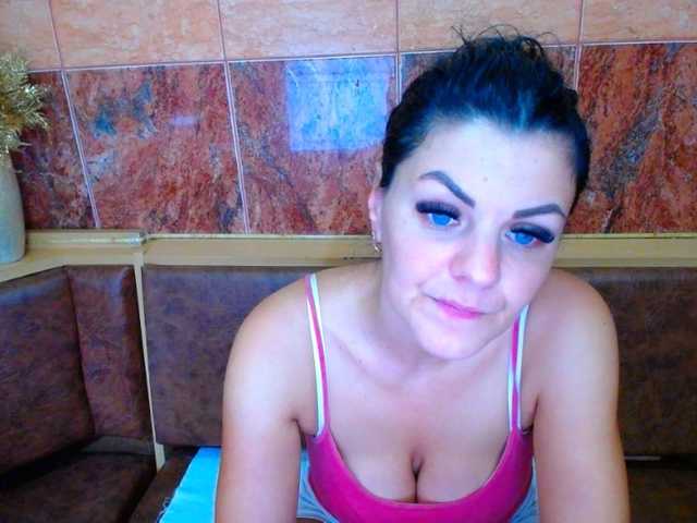 Live sex webcam photo for Yanisa28 #268834027