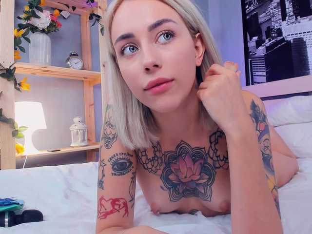 Live sex webcam photo for KaprinaGirrs #268833348