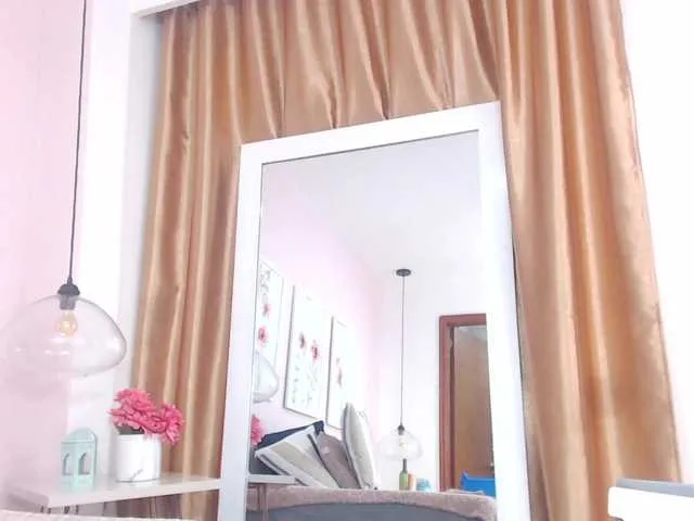 Live sex webcam photo for AngelaQueen #268829513