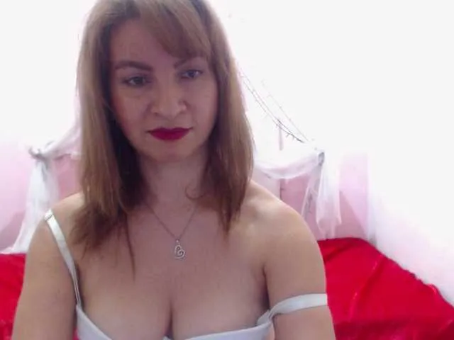 Live sex webcam photo for AliceMiller13 #268840413