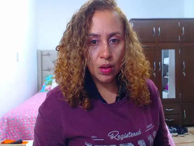 Live sex webcam photo for RoxanaMilf #268823423