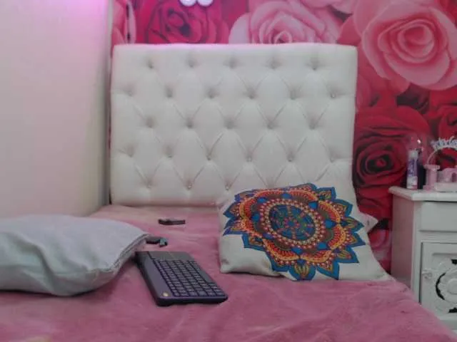 Live sex webcam photo for LunaXLopez #268823792