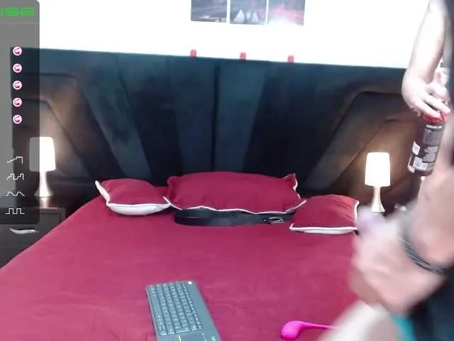 Live sex webcam photo for ShirleyandRay #268822281