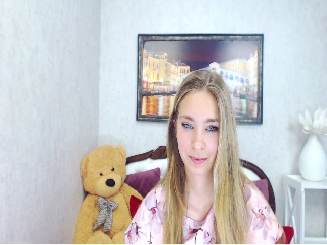 Live sex webcam photo for RossandaShy #268831296