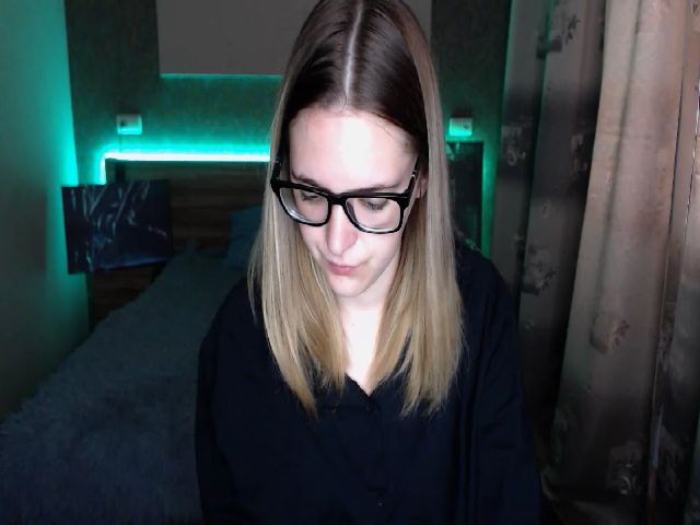 Live sex webcam photo for Ella_Hudson #268827621