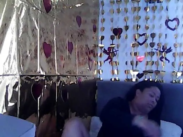 Live sex webcam photo for LOLAhot1 #268840272