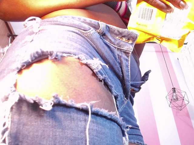 Live sex webcam photo for MaisyWest #268840754