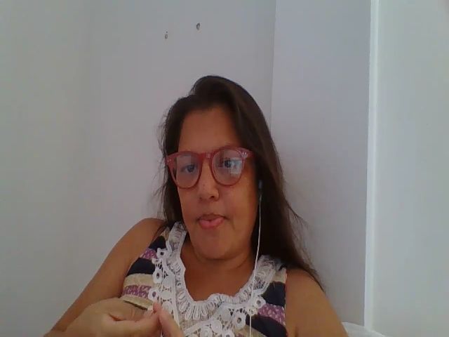 Live sex webcam photo for SweetLola01 #268837799