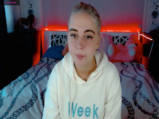 Live sex webcam photo for LindaRichXX #268829969