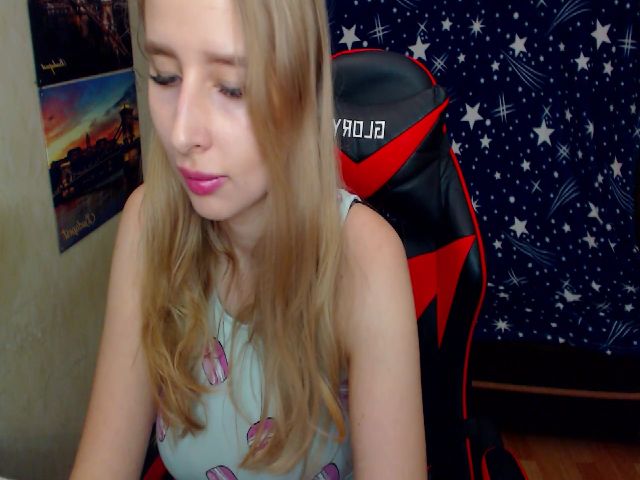 Live sex webcam photo for JessyGinger #268831513