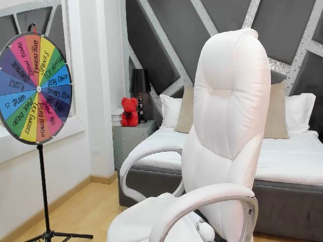Live sex webcam photo for BrendaBuiles #268824969