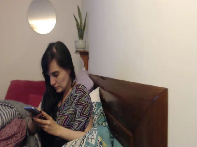 Live sex webcam photo for isabellazee2 #268825188