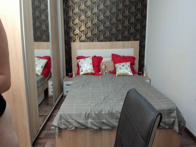 Live sex webcam photo for sweetylili19 #268827799