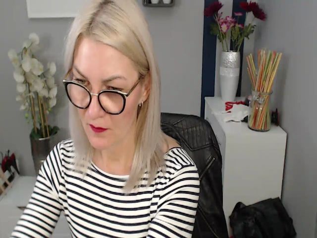 Live sex webcam photo for YummyLOR #268827884