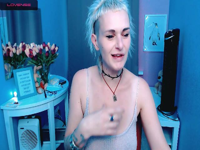 Live sex webcam photo for XJG99 #268832724