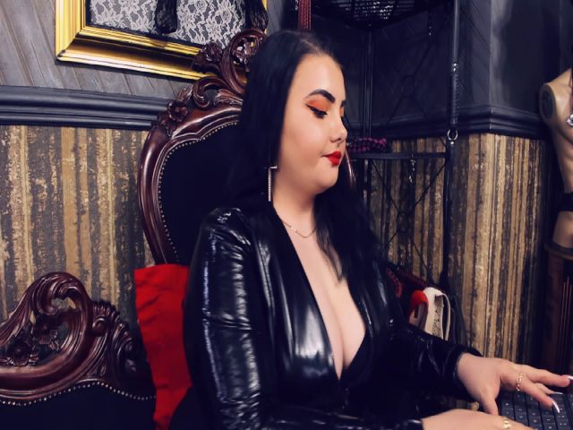 Live sex webcam photo for MelissaGlow #268841129