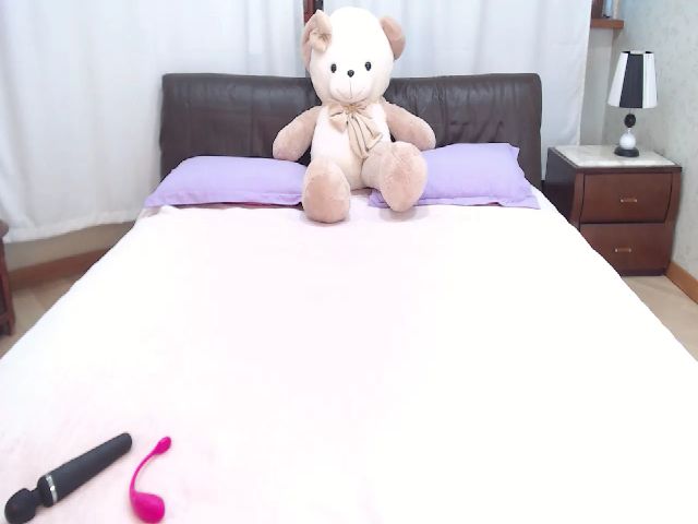 Live sex webcam photo for LianaMun #268831820