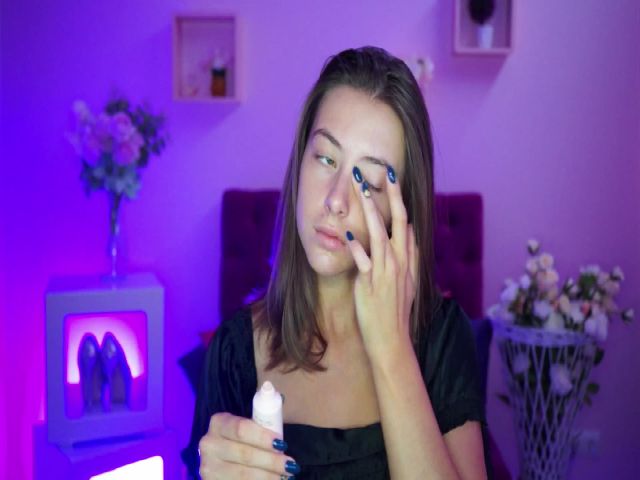 Live sex webcam photo for GloriaElmers #268830968