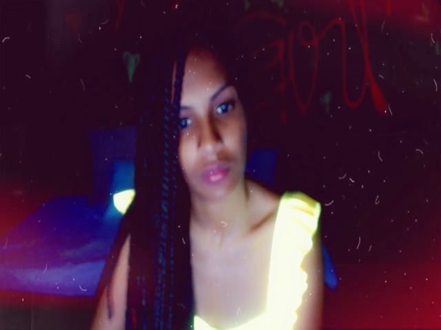 Live sex webcam photo for IvannaSofia20 #268835751