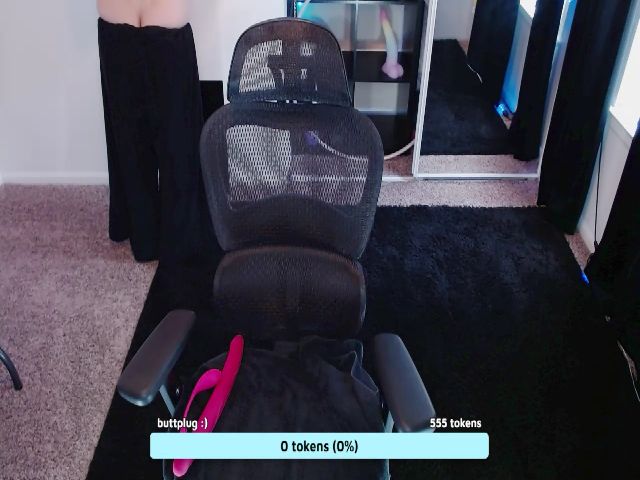 Live sex webcam photo for moonlitfox #268838364