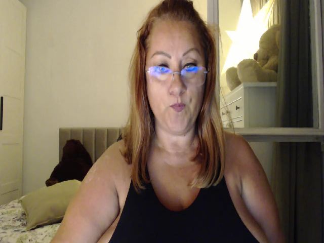 Live sex webcam photo for SexyJulie #268840861