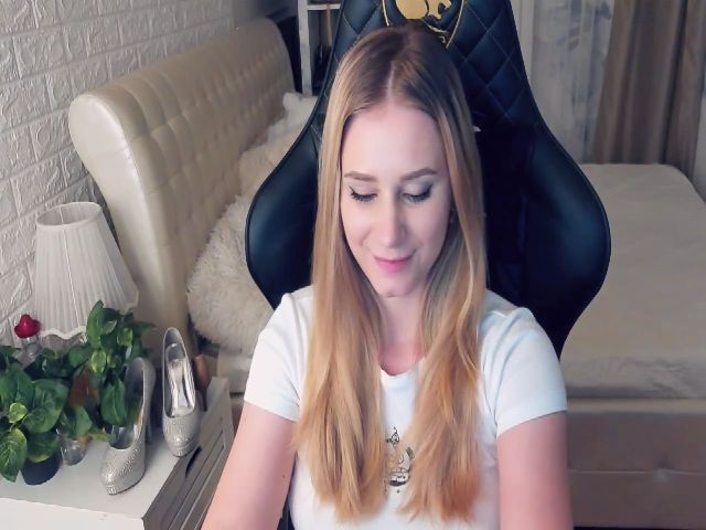 Live sex webcam photo for LexiBellle #268827141