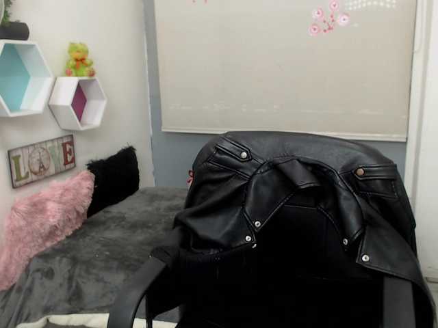 Live sex webcam photo for HONEYMIA #268823880