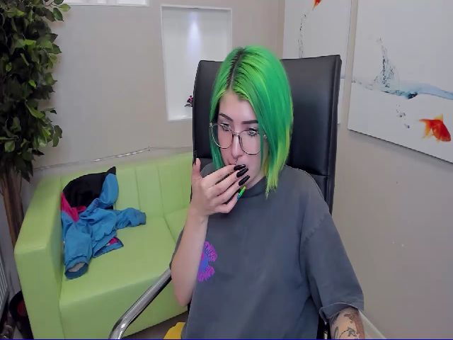 Live sex webcam photo for EllieSmile #268843264