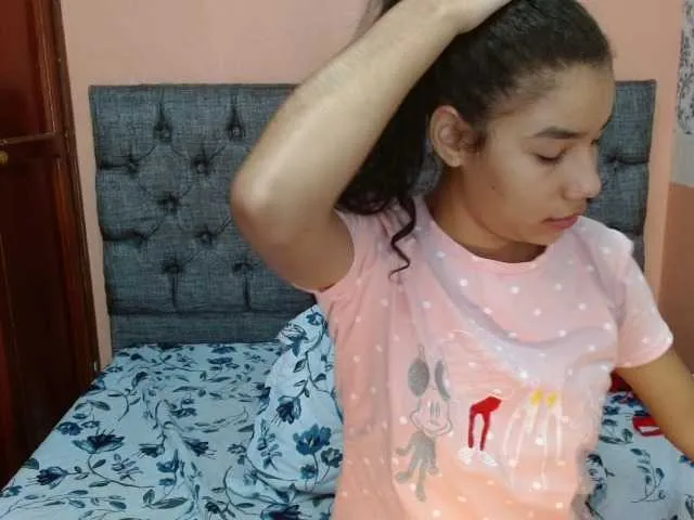 Live sex webcam photo for JannetReyes #268829498