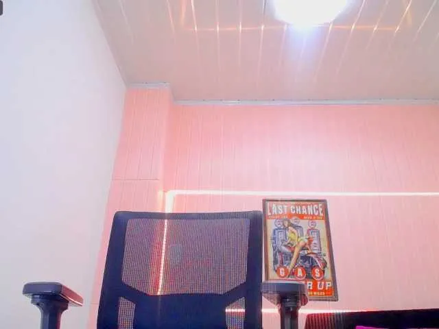 Live sex webcam photo for angellopez19 #268839850