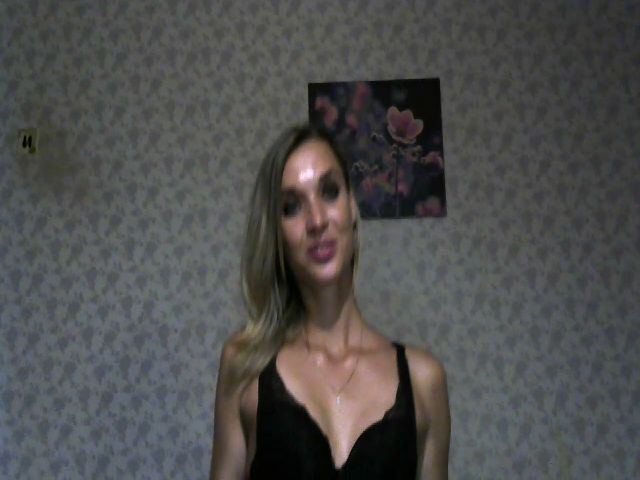 Live sex webcam photo for A_RichyKitty #268840969