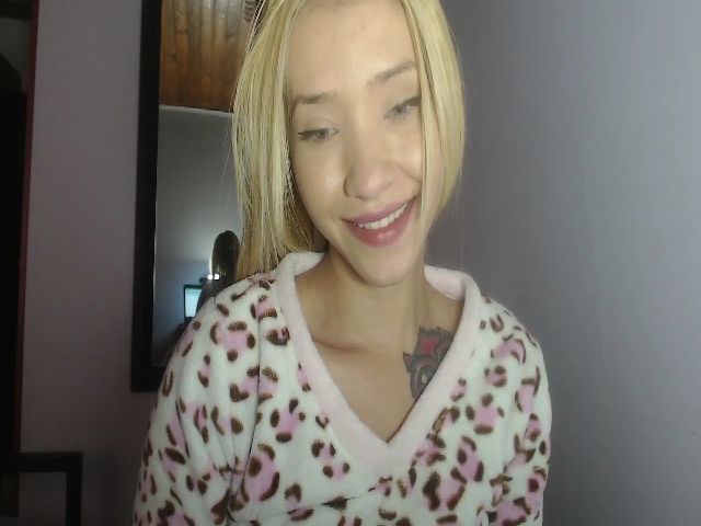 Live sex webcam photo for KellyUnicorn #268836293