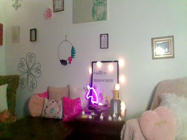 Live sex webcam photo for GirlNextD00r3 #268827343