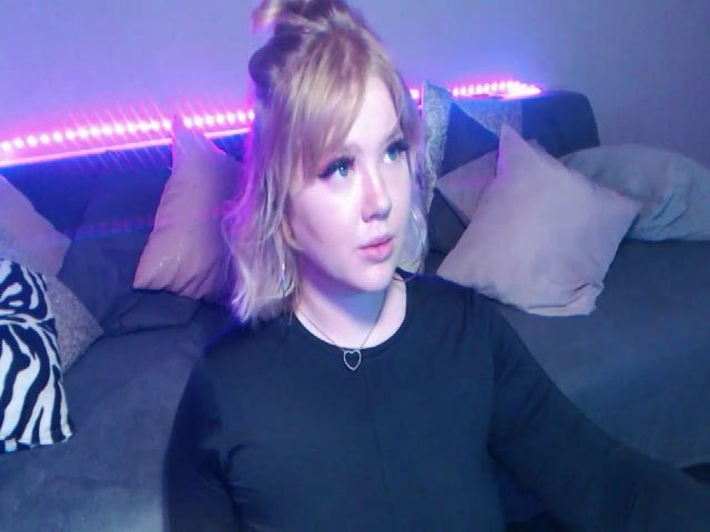 Live sex webcam photo for Mia_Sunn #268836249