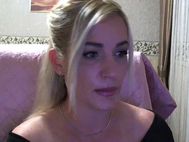 Live sex webcam photo for SmokingWoman #268839326