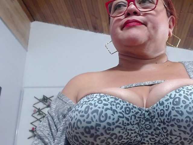 Live sex webcam photo for Samantta-Jone #268839551