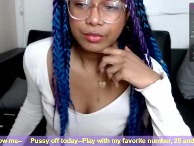 Live sex webcam photo for charlieoxxo #268822546