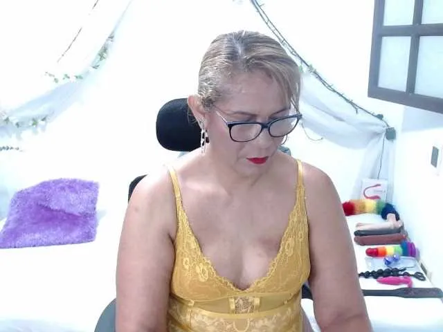 Live sex webcam photo for lilyhung50 #268856586