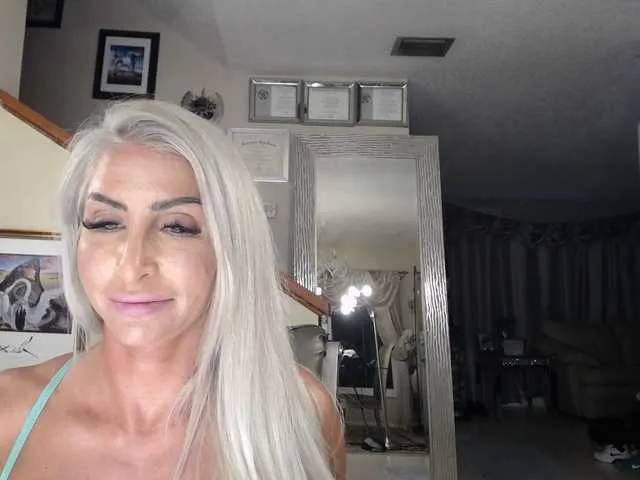 Live sex webcam photo for adrianna_fox #287953198