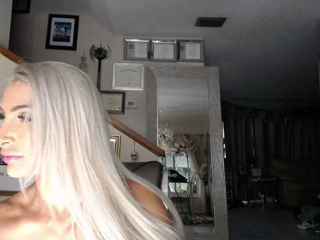 Live sex webcam photo for adrianna_fox #287953199