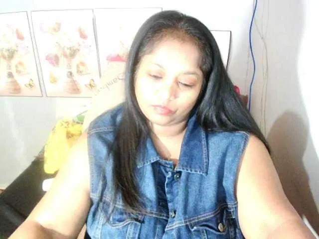 Live sex webcam photo for Indiantasha #287986175