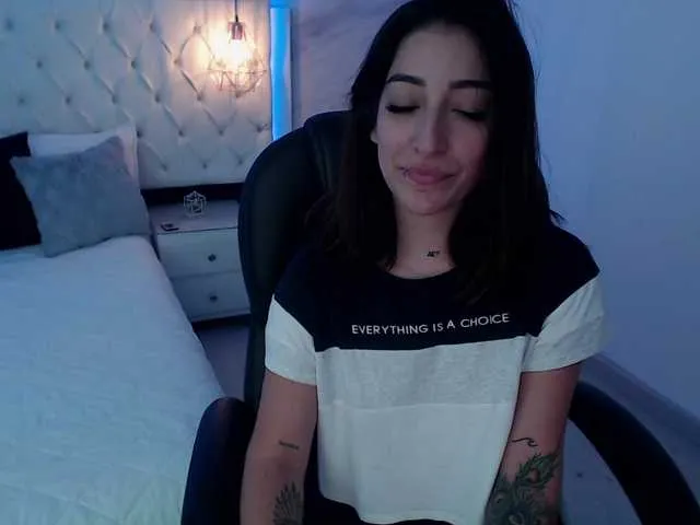 Live sex webcam photo for Karinapuerta #268851683