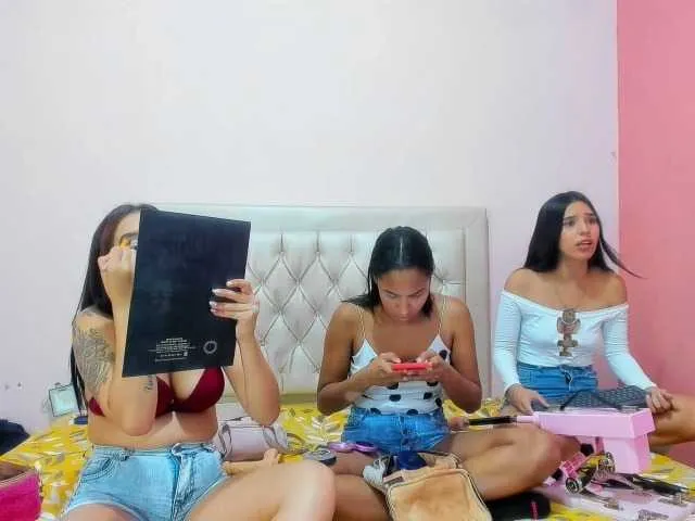 Live sex webcam photo for girlboom20 #268861036