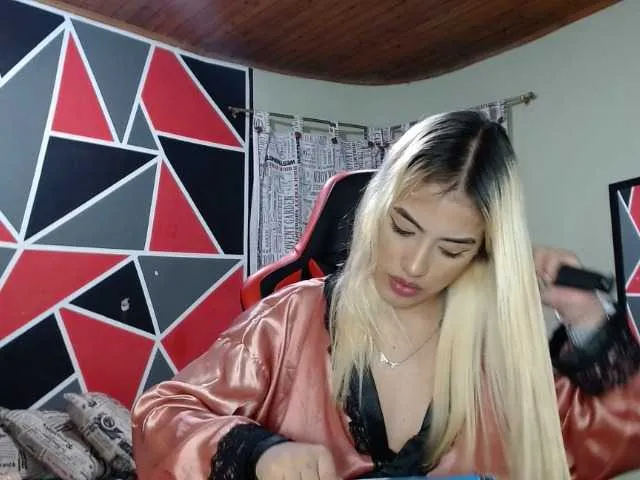 Live sex webcam photo for adri14-1 #268851729