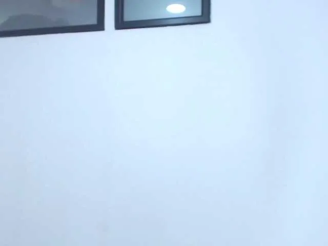 Live sex webcam photo for CarolineJames #268861301