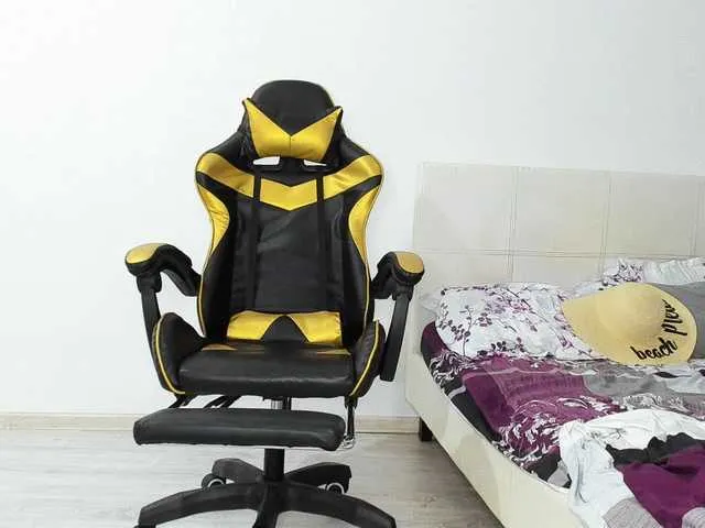 Live sex webcam photo for YOUNGCOUPLE20 #268861073