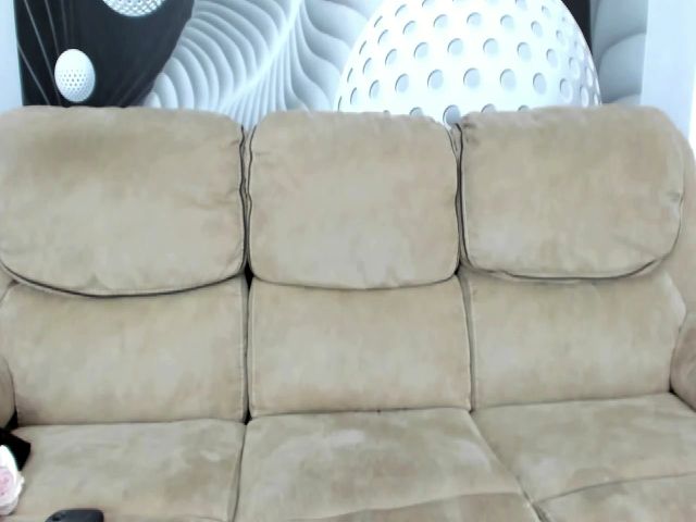 Live sex webcam photo for HaleySweet18 #268848543