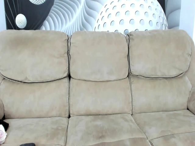 Live sex webcam photo for HaleySweet18 #268848818